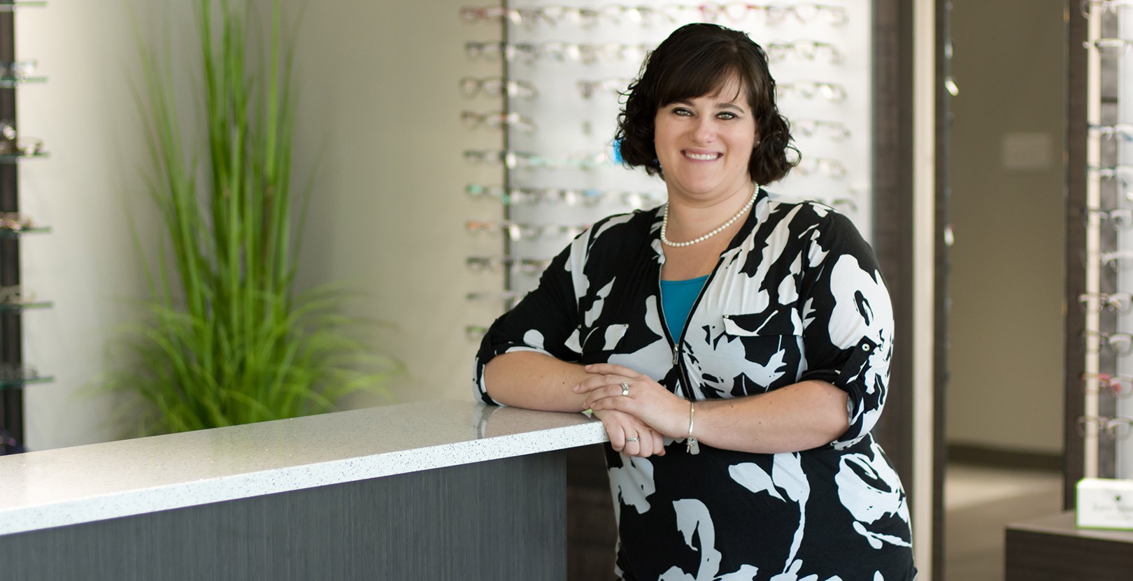 https://www.moderneyesomaha.com/assets/dr-kristin-reed-optometrist-omaha-f7db2e764b27e16e93bc9e028c188049e2bd1ea8431855e73f85328a33db38a0.jpg